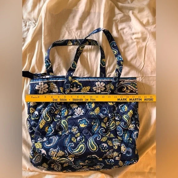 Bueno quilted large purse/tote paisley print. Blue. - Picture 2 of 6